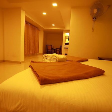 Temple Plaza Kochi Hotel Chottanikara Luaran gambar