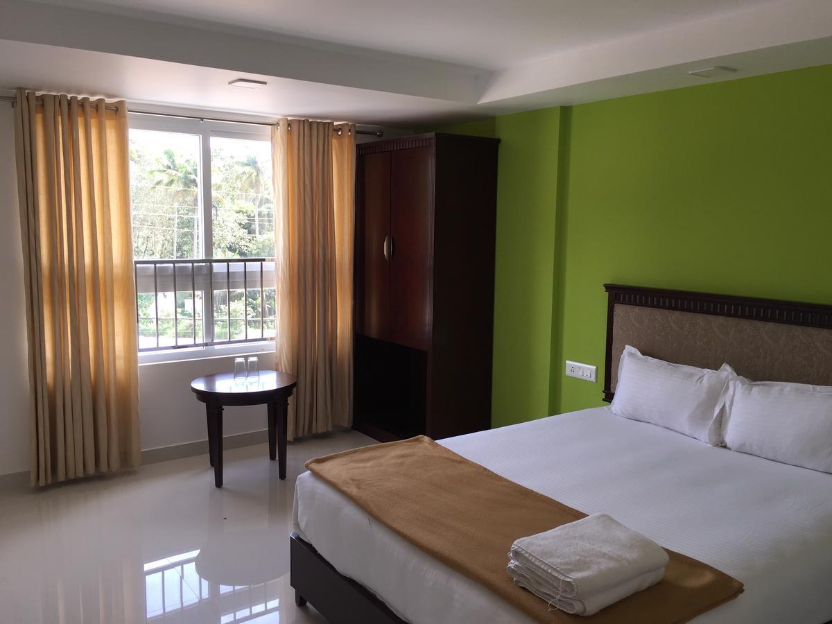 Temple Plaza Kochi Hotel Chottanikara Luaran gambar