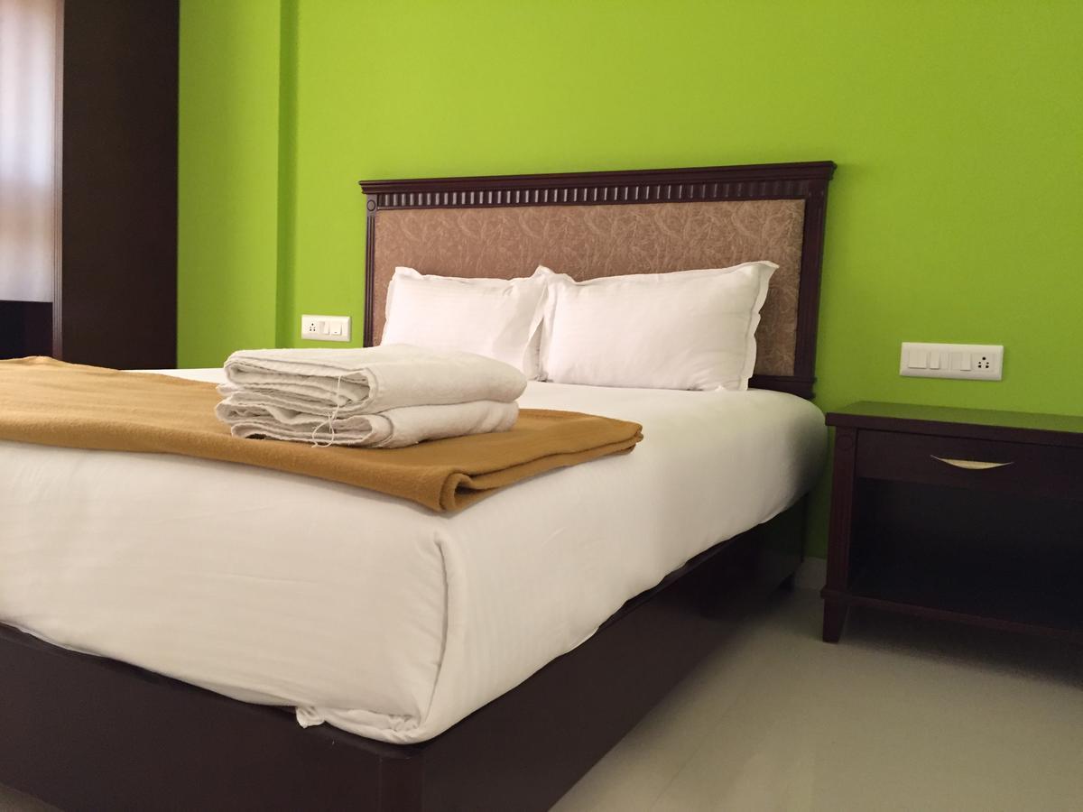 Temple Plaza Kochi Hotel Chottanikara Luaran gambar