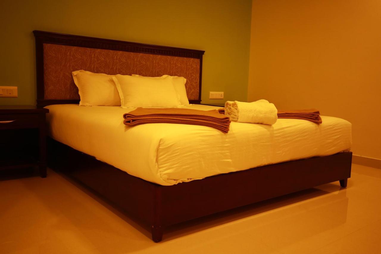 Temple Plaza Kochi Hotel Chottanikara Luaran gambar