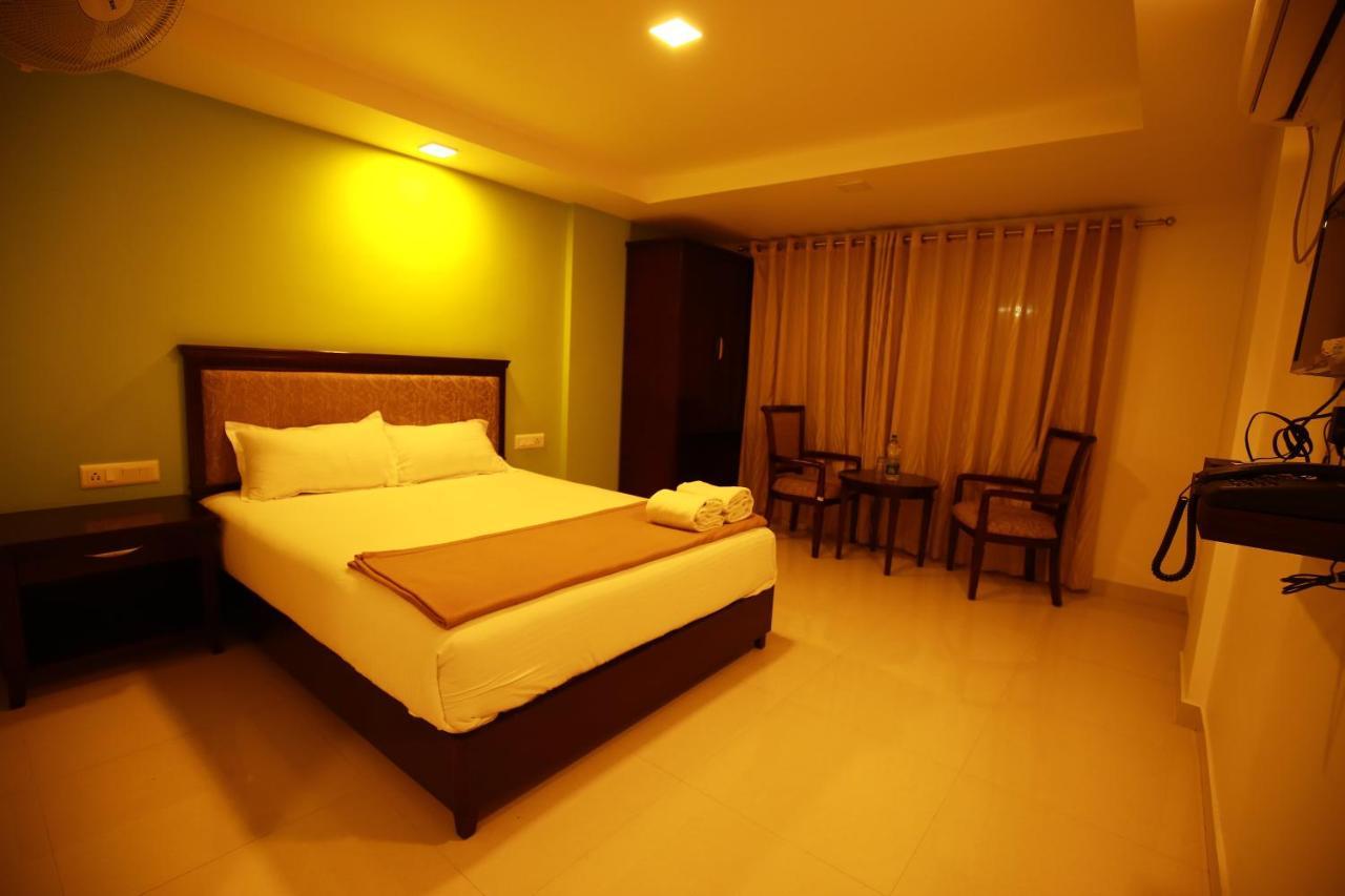 Temple Plaza Kochi Hotel Chottanikara Luaran gambar
