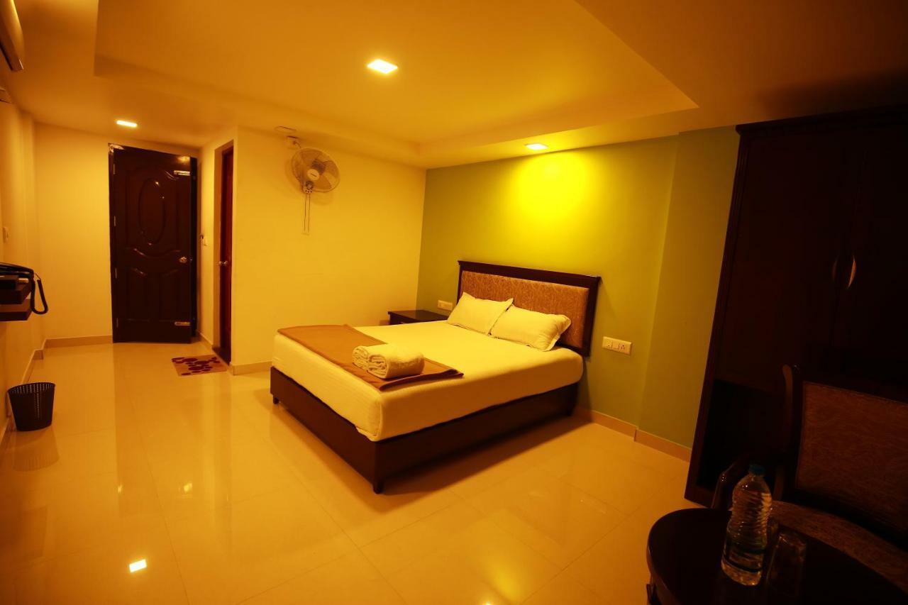 Temple Plaza Kochi Hotel Chottanikara Luaran gambar